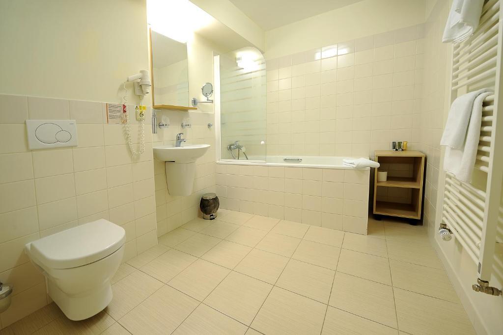 Standard Double or Twin Room - No Air-Conditioning